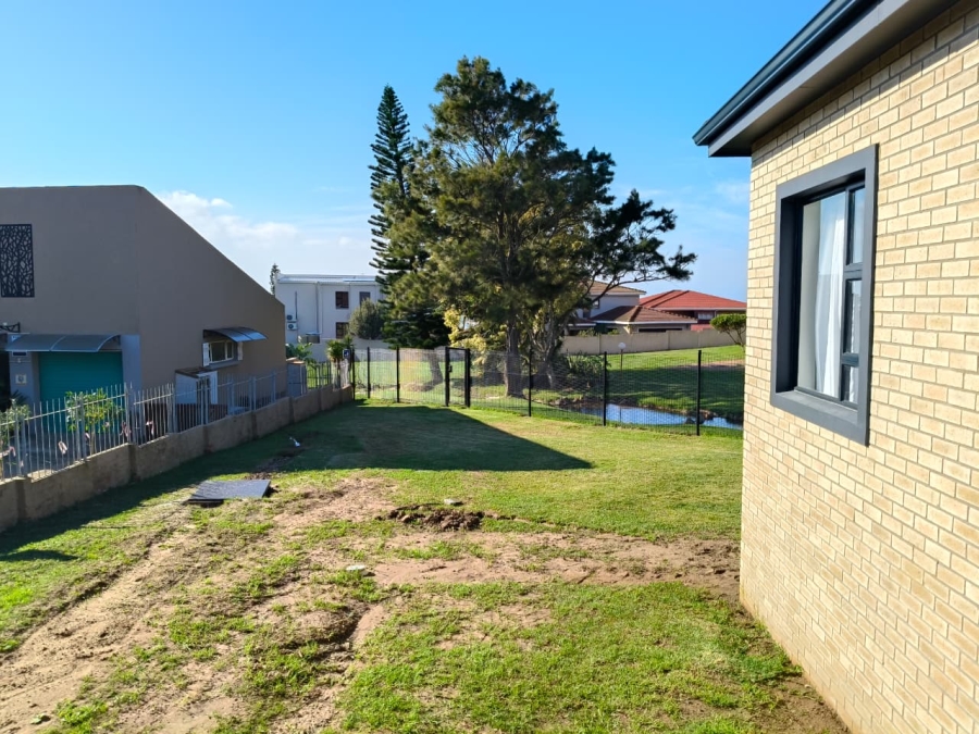 3 Bedroom Property for Sale in Wavecrest Eastern Cape